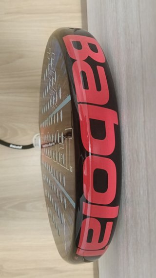 Pala de pádel Babolat iniciación.