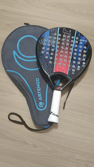 Pala de pádel Babolat iniciación.