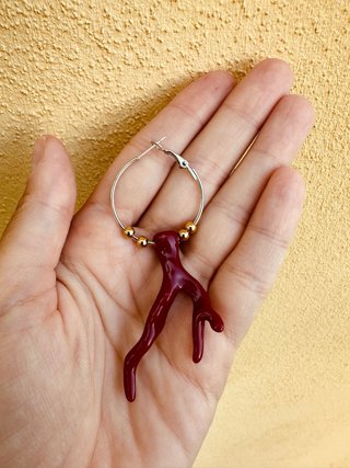 Orecchini cerchio corallo rosso e oro