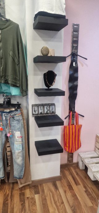 Mobiliario Tienda Ropa Metal y Madera