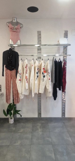Mobiliario Tienda Ropa Metal y Madera