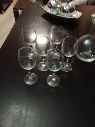 Juego de copas y botella de cristal