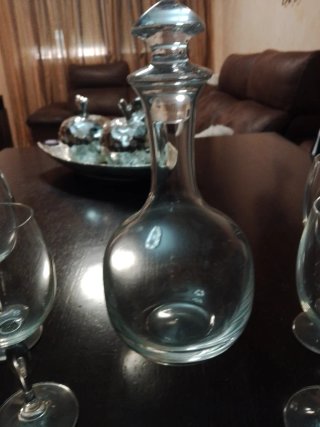Juego de copas y botella de cristal