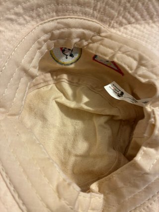 Sombrero deportivo beige sin estrenar
