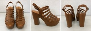 Tacones plataforma estilo romano marrones