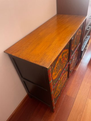 Mueble auxiliar decorado