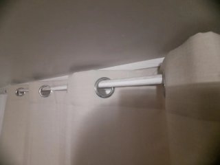 Cortinas de dormitorio con barra.