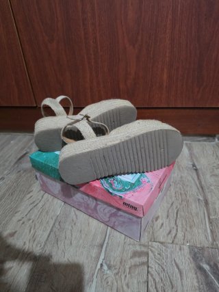 Sandalias de plataforma beige