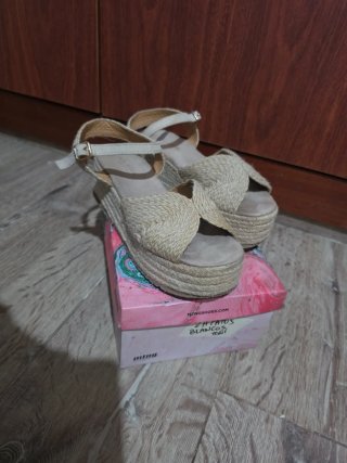 Sandalias de plataforma beige