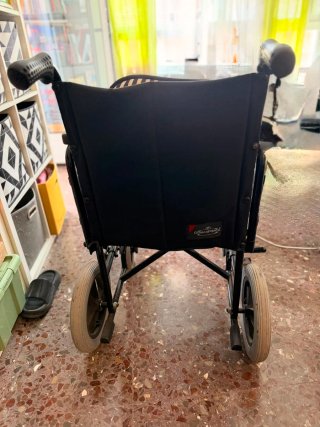 Silla de ruedas, en buen estado.