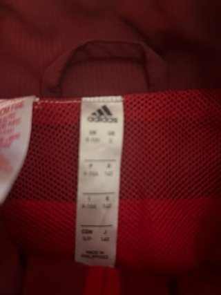 Chaqueta cortavientos Adidas roja niño