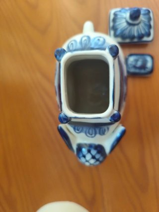 Figura de elefante azul y blanco