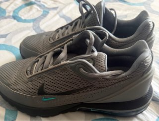 Nike Air Max Pulse Gris  Modelo poco comun