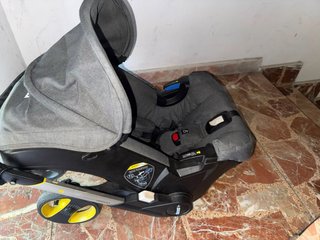 Silla de coche bebé gris con capota