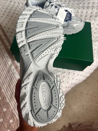 Zapatillas Lacoste Grises y Plateadas