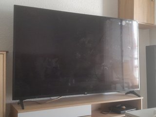 Televisor LG pantalla con golpe 75plg