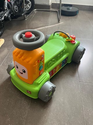 Correpasillos Fisher-Price con remolque