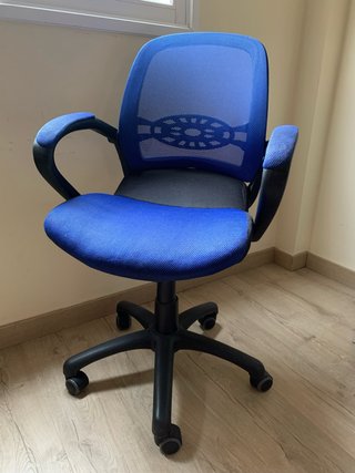 Silla de oficina azul y negra