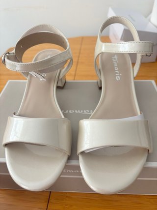 Sandalias Tamaris Beige y Doradas Talla 38