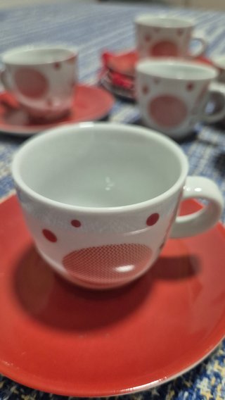 Juego 4 Tazas Café Porcelana Diseño Puntos Rojos