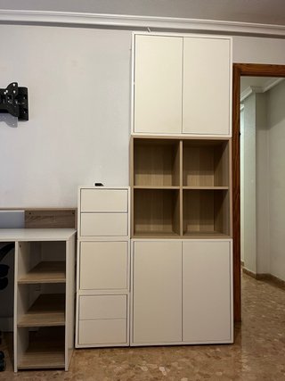 Escritorio y estantería blanco y madera