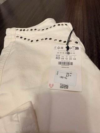Pantalones Bershka blancos con tachuelas