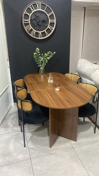 Mesa comedor ovalada nogal 1.60x0.80