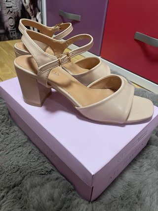 Zapatos tacón Nude talla 37