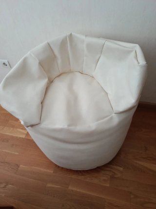 Puf blanco de tela