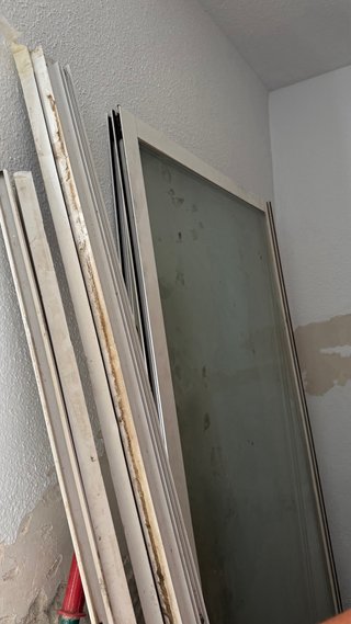 Balconera corredera doble hoja blanca de aluminio