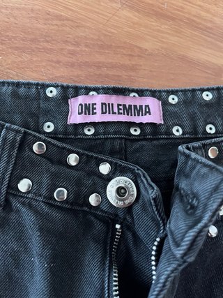 Pantalones vaqueros negros One Dilema con tachuela