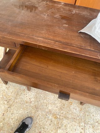 Escritorio de madera clásico