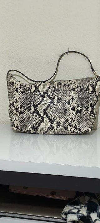 Bolso Guess estampado serpiente