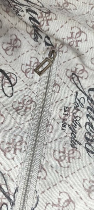 Bolso Guess estampado serpiente