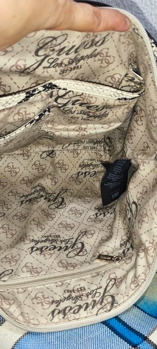 Bolso Guess estampado serpiente