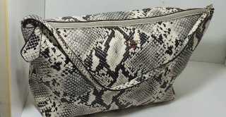 Bolso Guess estampado serpiente