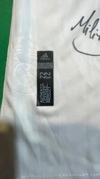 Camiseta Real Madrid Firmada por Plantilla 22-23