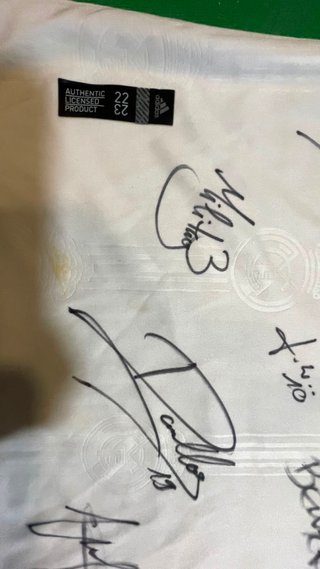 Camiseta Real Madrid Firmada por Plantilla 22-23
