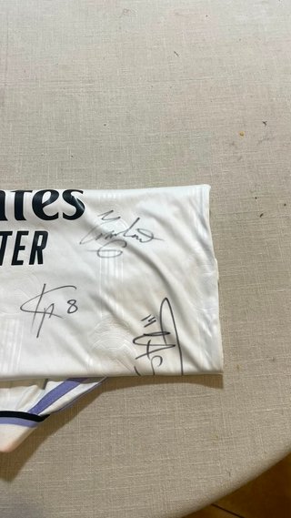 Camiseta Real Madrid Firmada por Plantilla 22-23