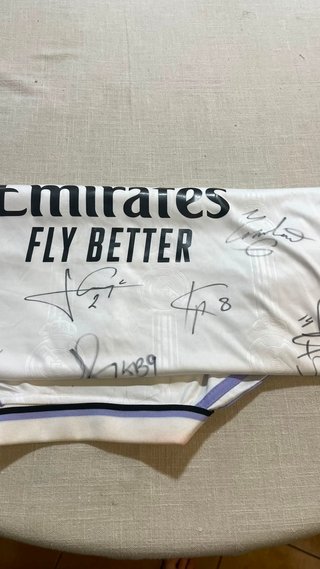 Camiseta Real Madrid Firmada por Plantilla 22-23