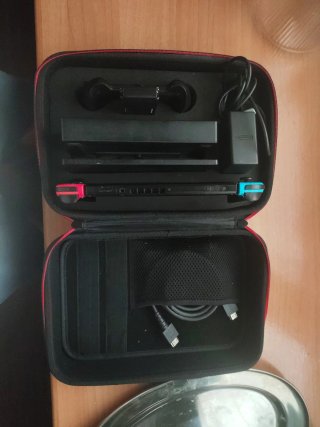 Nintendo Switch Negra y Roja