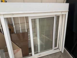 Ventana aluminio con persiana y climalit