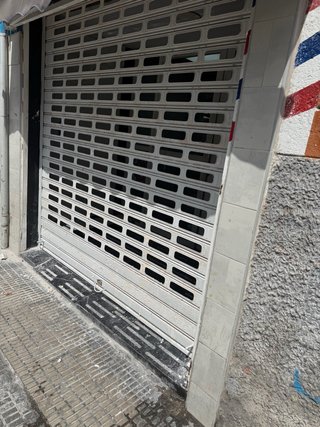 Persiana metálica eléctrica con mando y llave