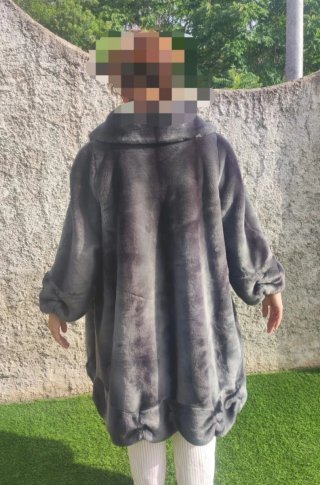Abrigo pelo acrílico gris imitación visón .