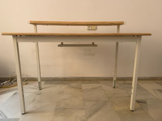 Escritorio doble nivel blanco madera y metal