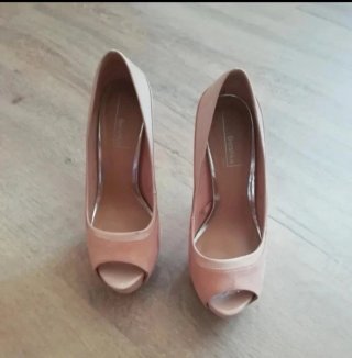 Tacones Bershka rosas peep toe