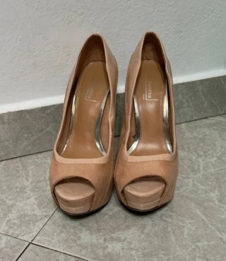 Tacones Bershka rosas peep toe