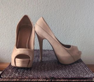 Tacones Bershka rosas peep toe