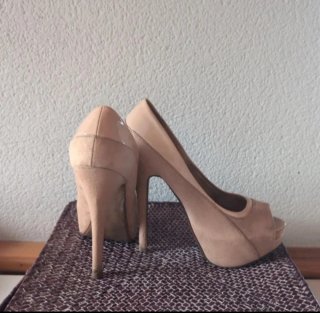 Tacones Bershka rosas peep toe