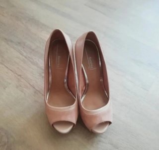 Tacones Bershka rosas peep toe